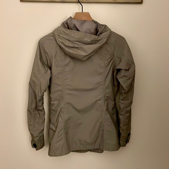 North Face women’s rain jacket. XS. Gray - Picture 4 of 5